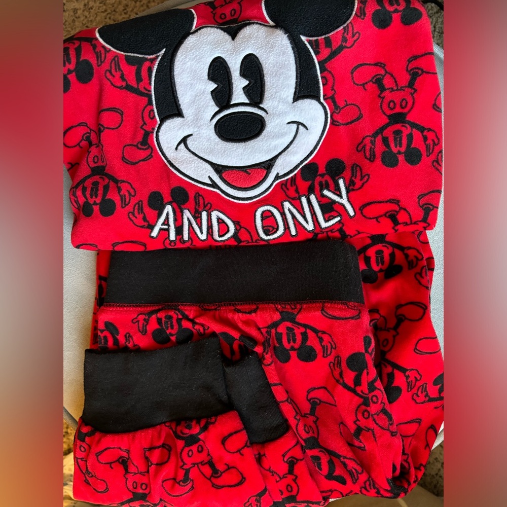 Disney Mickey Fleece PJs Size Medium